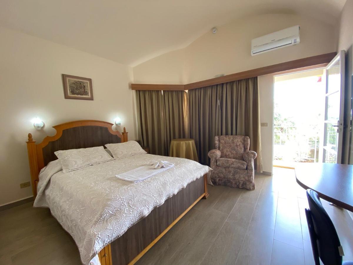 Kanoa Hotel Santo Antônio da Platina Екстериор снимка
